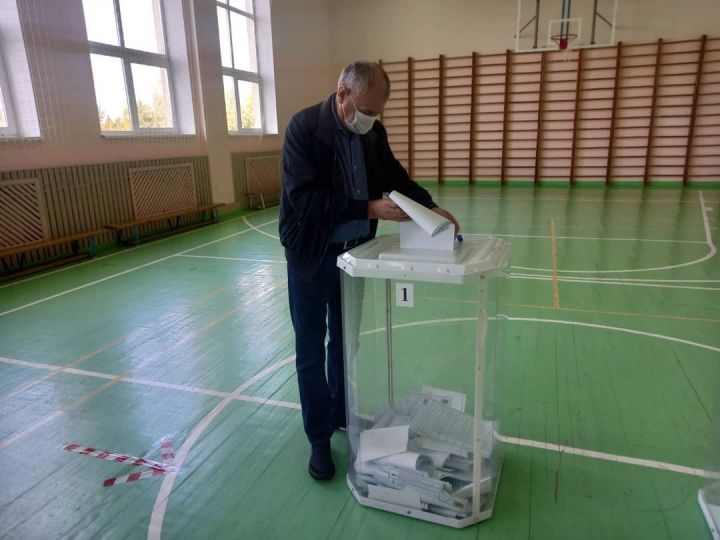 Депутат Госсовета Фоат Валиев проголосовал на выборах в Государственную Думу