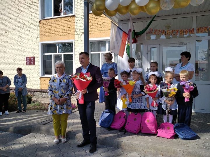 Первосентябрьский праздник в Куркульской школе посвятили любимому педагогу