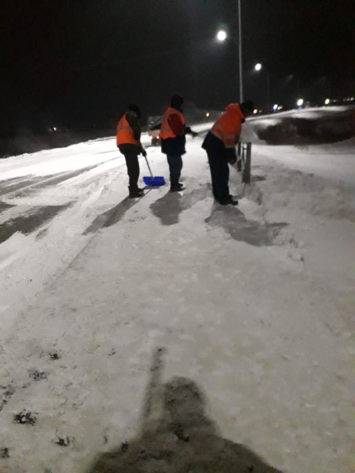 Алексеевские коммунальщики с раннего утра устраняют последствия снегопада