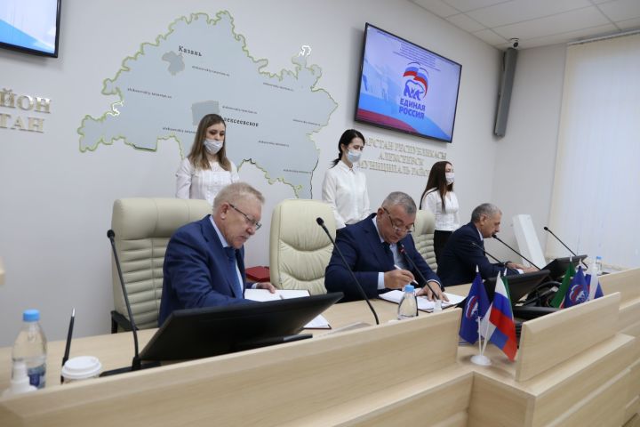 В Алексеевском подписали трёхстороннее Соглашение о взаимодействии депутатов фракций «ЕДИНАЯ РОССИЯ»