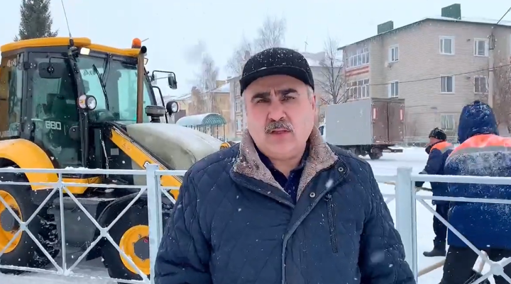 Около 10 000 кубов снега из райцентра вывезено работниками предприятия "Алексеевскводоканал"