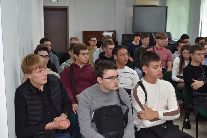 Алексеевским студентам рассказали о Сталинградской битве и работе поисковиков