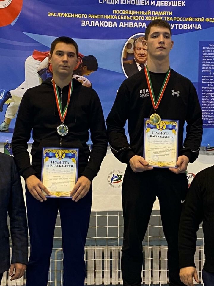 Алексеевские юные борцы выиграли 12 медалей на республиканских соревнованиях