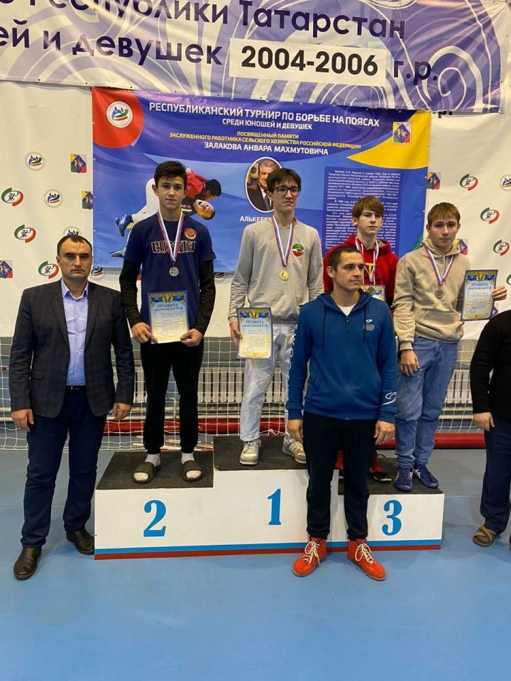 Алексеевские юные борцы выиграли 12 медалей на республиканских соревнованиях