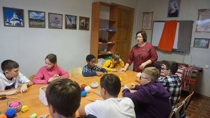 Алексеевский центр детского творчества продолжает реализовывать грант и знакомить молодое поколение с ткацкими традициями