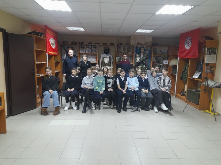 Алексеевские школьники пришли с экскурсией в Музей боевой славы