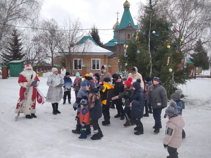 В Куркуле состоялось открытие новогодней ёлки