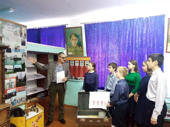 Школьники Алексеевского района почтили память Героев Отечества
