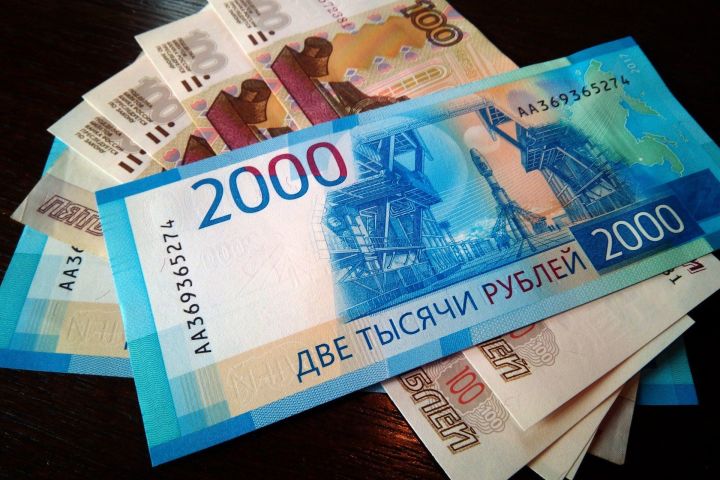 Кому сейчас положена выплата в 7 600 рублей