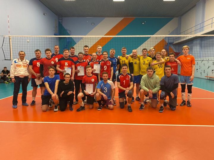 В волейбольном турнире команда "Алексеевскдорстрой" заняла третье место