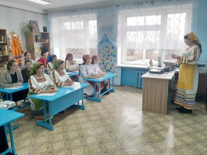 В Родниковской средней школе состоялась Всероссийская образовательная акция «Тотальный диктант на мокшанском и эрзянском языках»