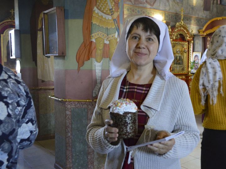 Благочинный Алексеевского округа поздравил женщин с Днем жен-мироносиц