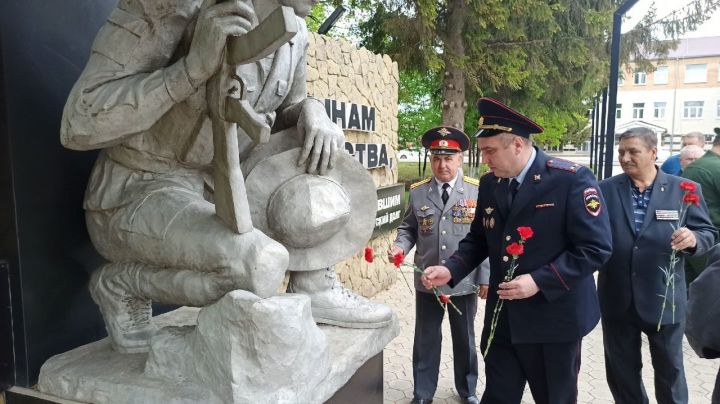В Алексеевском ветераны МВД и воины-интернационалисты почтили память пограничников и поддержали российские войска на Украине