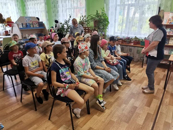 Алексеевским школьникам библиотекари устроили "Счастливое детство"