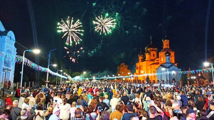 Видео: праздничный салют юбилейного XX Фестиваля колокольного звона «Алексеевские перезвоны-2022»
