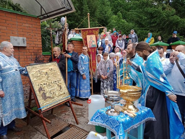 24 июня, в день памяти иконы "Живоносный источник", в молитвенном доме Архангела Михаила в Билярске совершена Божественная литургия