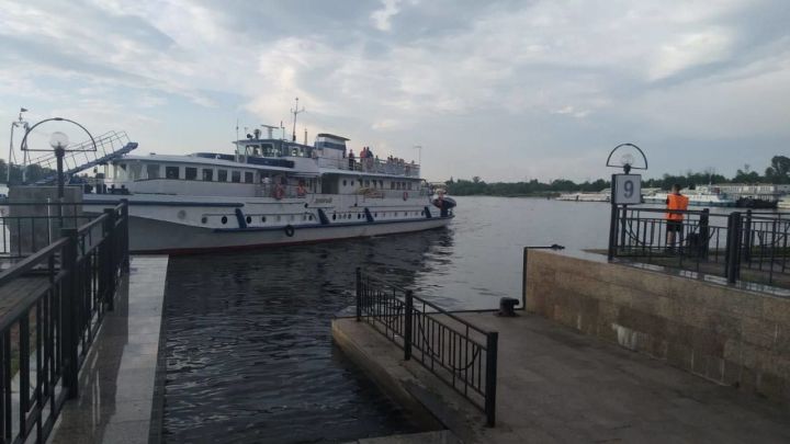 В Татарстане на Волге затонул пассажирский теплоход