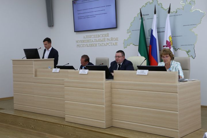 Айдар Метшин принял участие в заседании районного Совета Алексеевского района