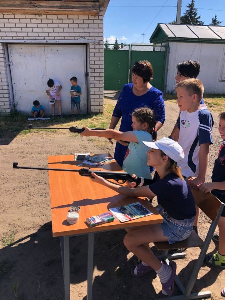 Алексеевскую МО РОГО ДОСААФ посетили дети разных возрастов из детского приюта «Забота»