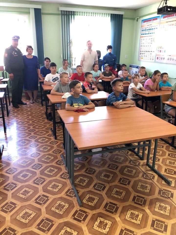 Алексеевскую МО РОГО ДОСААФ посетили дети разных возрастов из детского приюта «Забота»