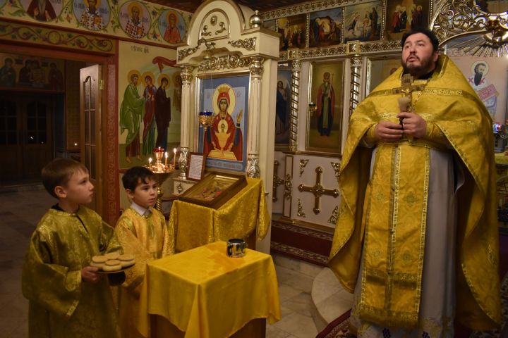 В новогоднюю ночь в Алексеевском молились за мир и благополучие
