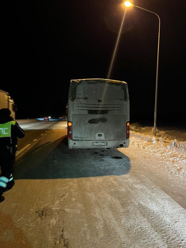 В Татарстане автоинспекторы оказали помощь участникам дорожного движения, попавшим в нештатную дорожную ситуацию
