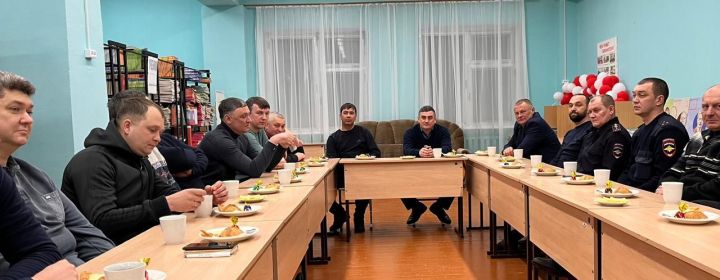 В Алексеевском отцы обсудили питание и использование телефона в школах