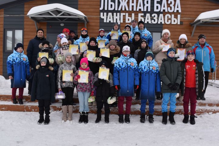 Фоторепортаж: Новогодний лыжный забег и спортивные игры открыли лыжный сезон 2023 года