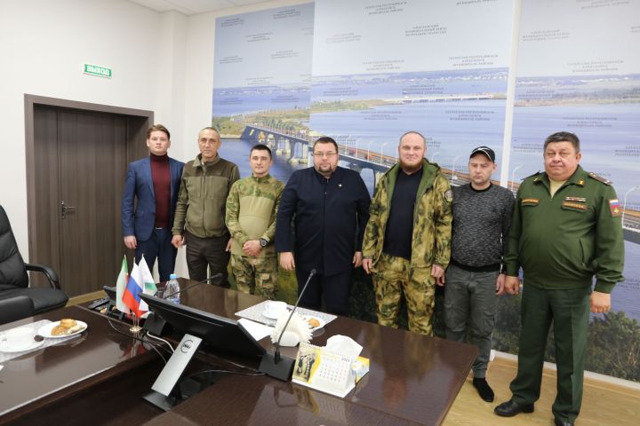 Глава Алексеевского района встретился с мобилизованными прибывшими в отпуск