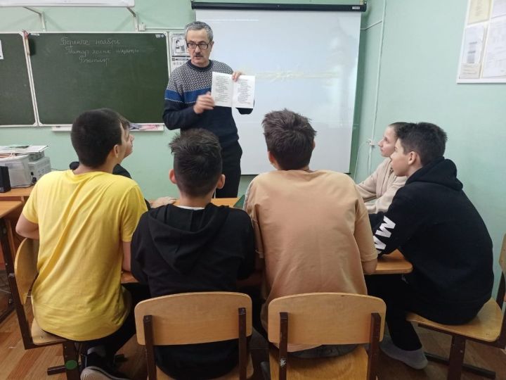 Школьники из Средних Тиган познакомились с эпическим жанром татарского фольклора - баитом