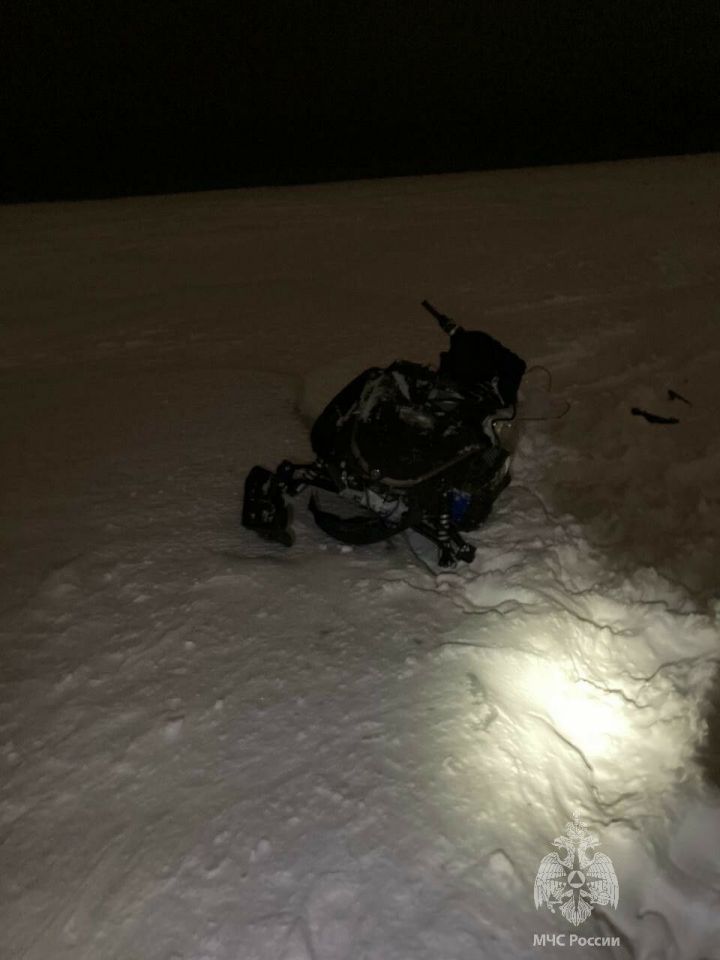 В Татарстане со льда Камы спасли двоих мужчин, пострадавших в аварии со снегоходом