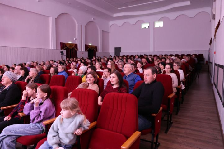 В РДК состоялся показ нового спектакля «Девчата»