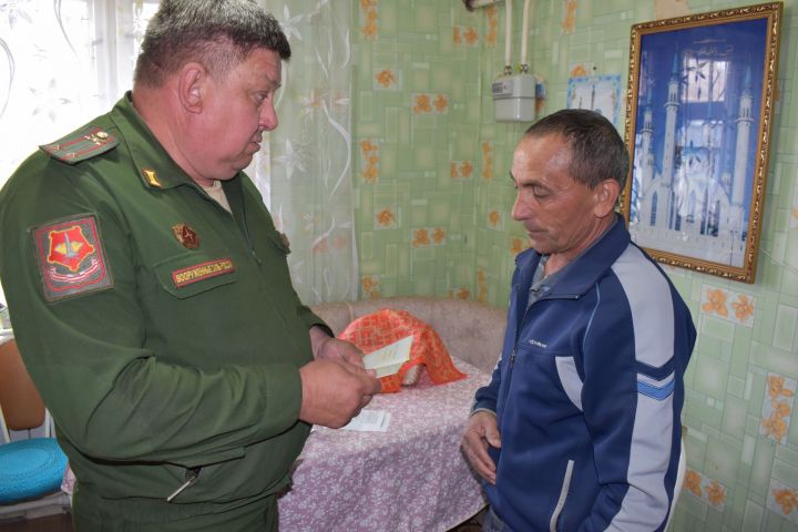 Отцу погибшего на Украине Шамила Шайхутдинова вручили удостоверение на орден Мужества