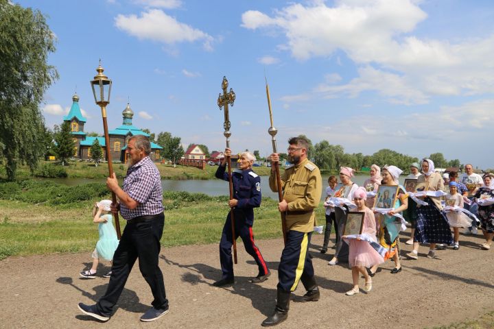 Фоторепортаж: В Куркуле дружно отпраздновали праздник Троицы
