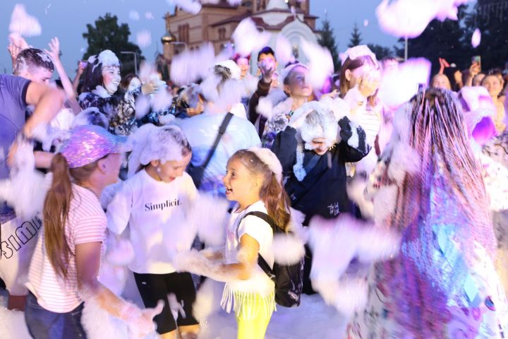 Море пены и зажигательная музыка: в Алексеевском отпраздновали День молодежи