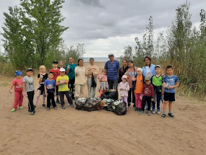 Воспитанники приюта в Алексеевском провели акцию «Чистый водоем»