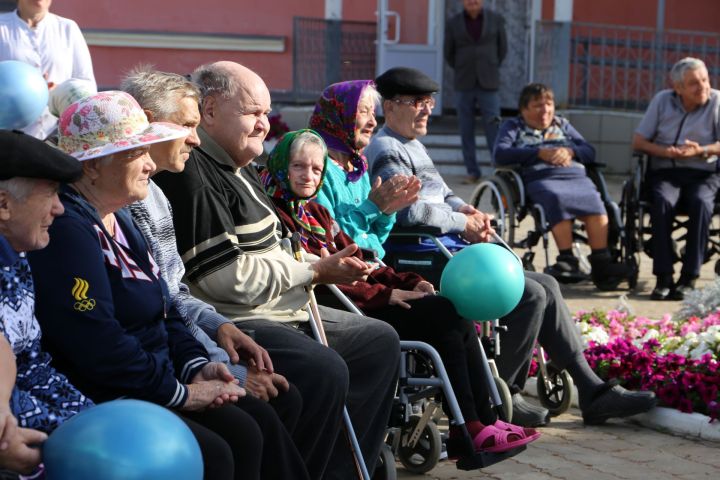 В доме-интернате в Больших Полянках прошел концерт, посвященный Дню пожилого человека
