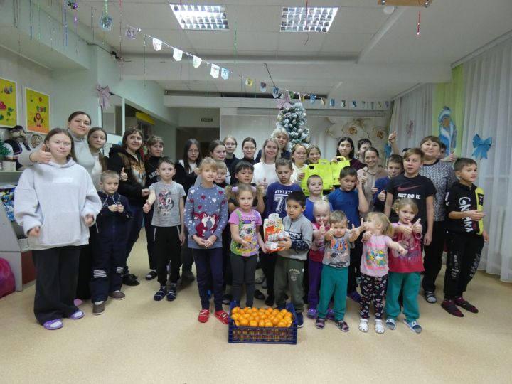 В Рождество алексеевские школьники с родителями посетили ребят из приюта Забота