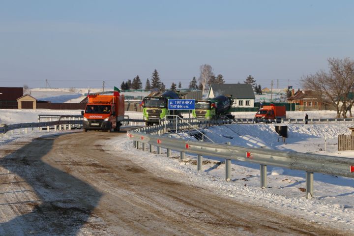 В Нижних Тиганах открыли мост после полной реконструкции