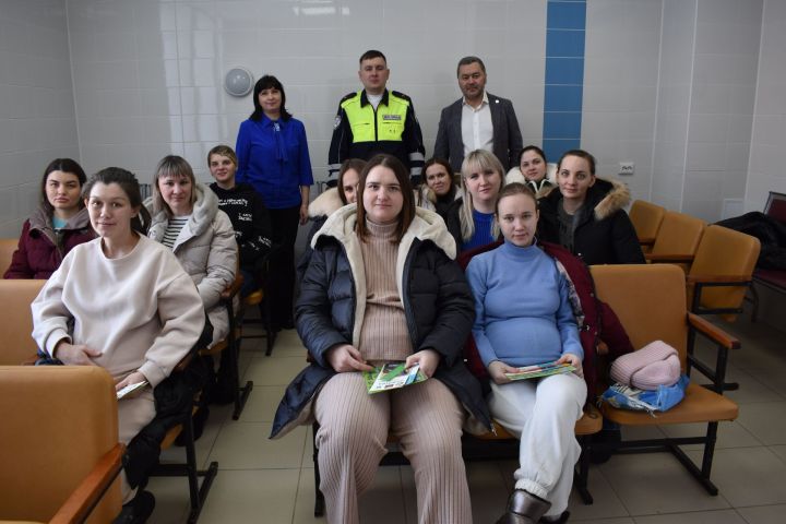 В Алексеевской ЦРБ будущим мамам напомнили о соблюдении правил перевозки детей