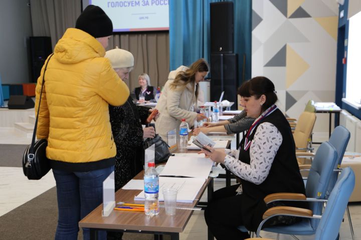 Глава Алексеевского района и министр лесного хозяйства РТ осмотрели районные избирательные участки