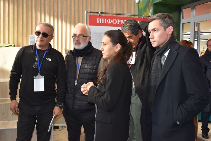 Иностранные наблюдатели посетили избирательный участок в Алексеевском районе