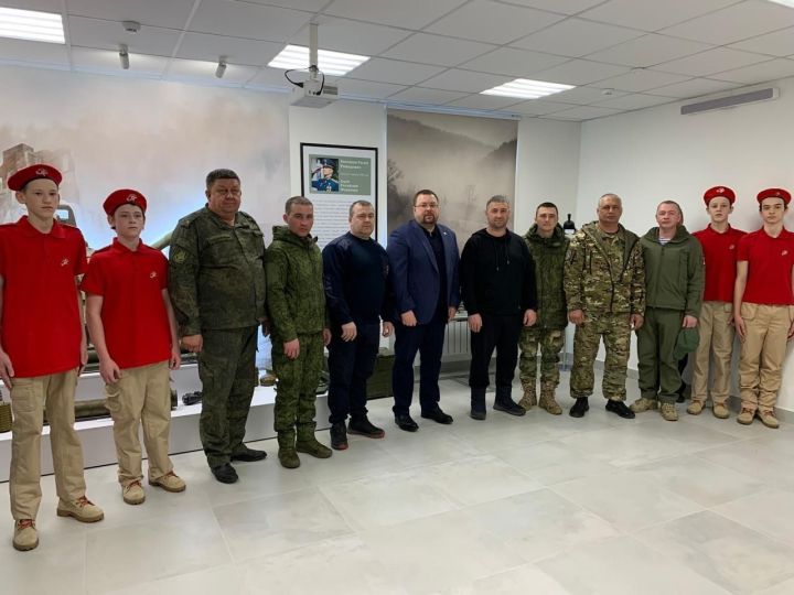 Глава района Сергей Демидов встретился с мобилизованными, прибывшими в отпуск