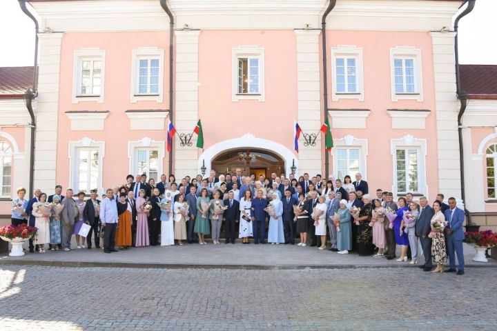 Торжественный приём, посвящённый чествованию лучших семей Республики посетила семья Булыгиных