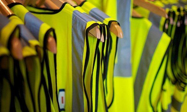 Нужен ли светоотражающий жилет в машине?