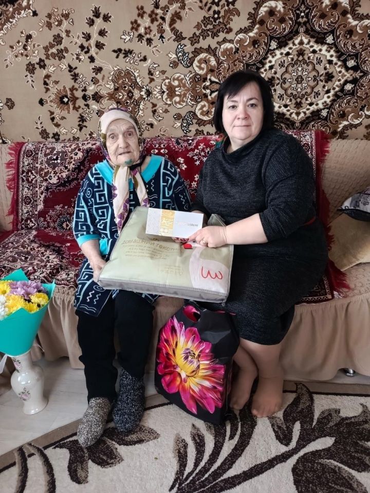 90 лет со дня рождения отметила Титова Нина Захаровна