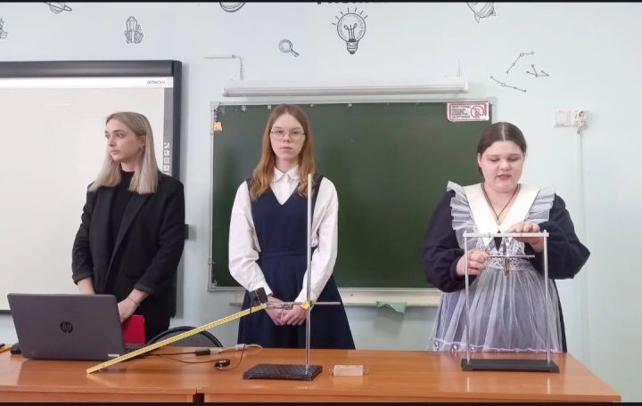 От нейросетей до КВНа: как Алексеевская школа №2 удивляла руководителей со всей республики