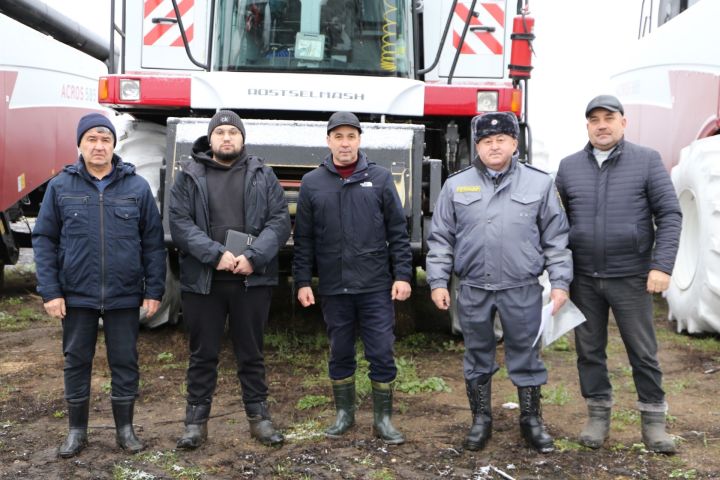Сельхозпредприятия Алексеевского района готовят технику к межсезонью
