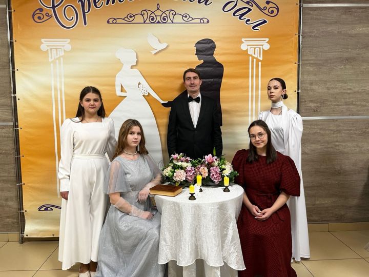 Алексеевская православная молодёжь побывала за день на двух балах