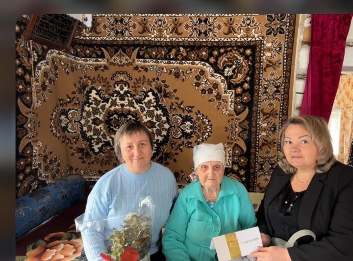 Жительницу села Сухие Курнали поздравили с 90-летием